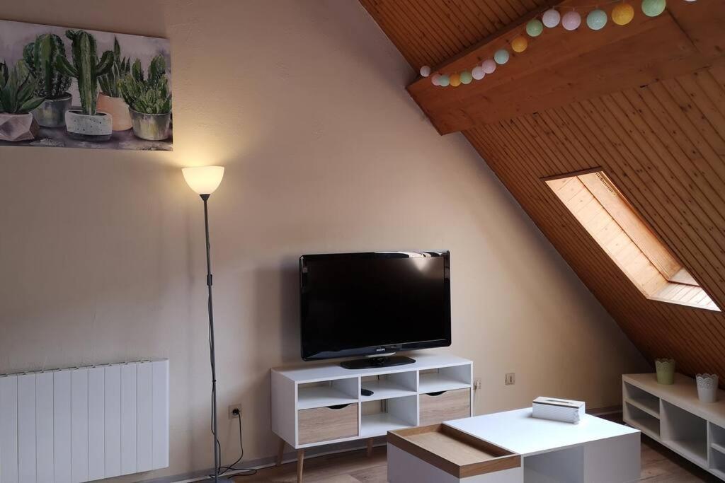 Duplex Au Centre Ville, Dans Cour Interieure Calme Dole Eksteriør bilde