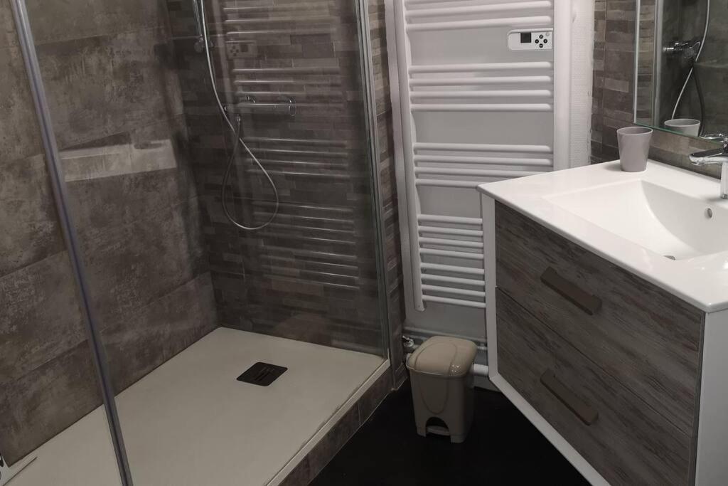 Duplex Au Centre Ville, Dans Cour Interieure Calme Dole Eksteriør bilde